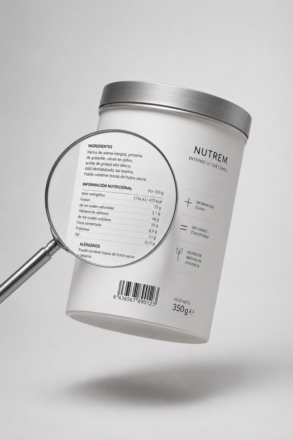 Envase con lupa sobre etiqueta de ingredientes e información nutricional